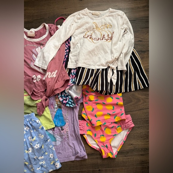 Kid's 10 Clothing Bundle Mixed Lot:
10Clothing Items,Size M,Size 7 - Picture 2 of 7